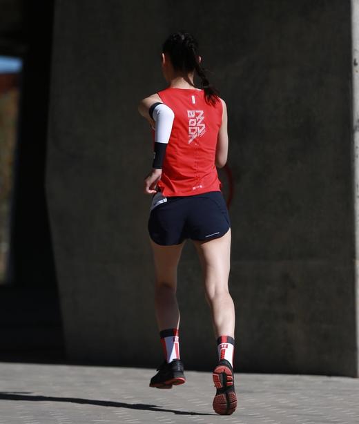 身体智慧 BODYWIT 女款 飞天 时尚跑步超轻无袖T 商品图3