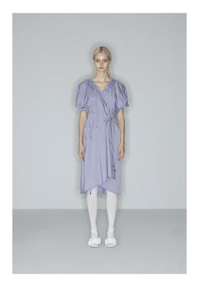 叠褶花苞连衣裙