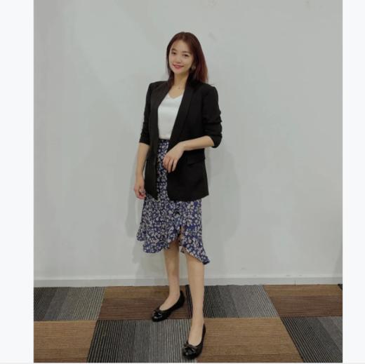 百搭吊带 | 多色可选，法式简约风格，精致柔软小V领，性感优雅淑女范儿  NJCX 商品图3