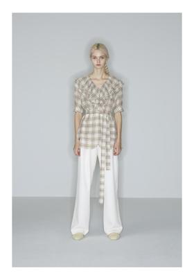 多层次花边领泡袖衬衫