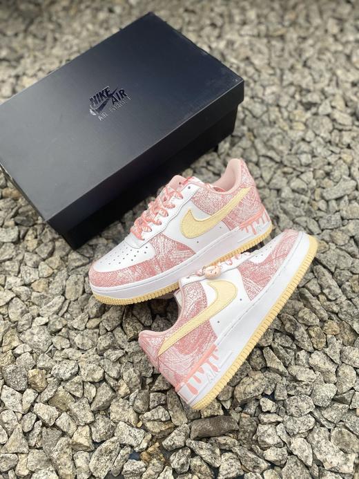 Nike Air Force 1 Low ’07 冰淇淋🍦 整双鞋以以白色皮革搭配水洗效果的粉色皮革 商品图3