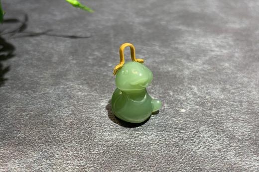 【御珠宫坊】金镶碧玉蛇吊坠 商品图3