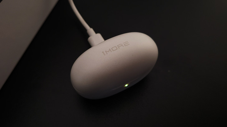 舒适佩戴体验,助你轻松入眠:1MORE ComfoBudsZ