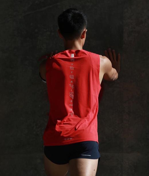 身体智慧 BODYWIT 男款 飞天 时尚跑步超轻无袖T 商品图5