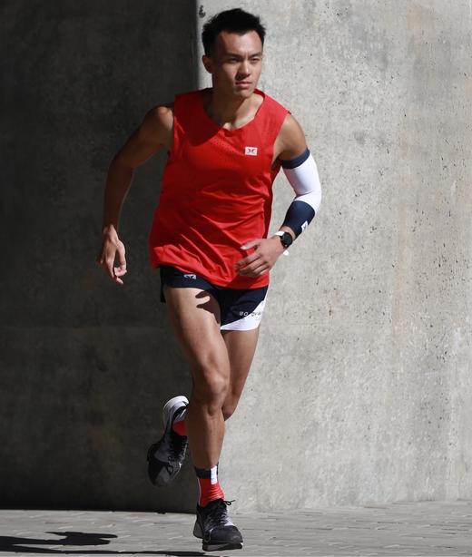 身体智慧 BODYWIT 男款 飞天 时尚跑步超轻无袖T 商品图4