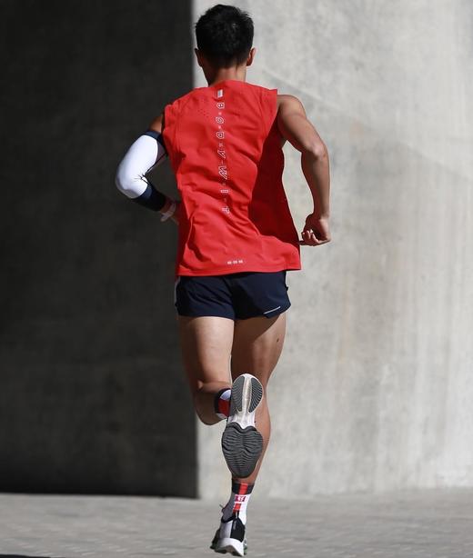 身体智慧 BODYWIT 男款 飞天 时尚跑步超轻无袖T 商品图6