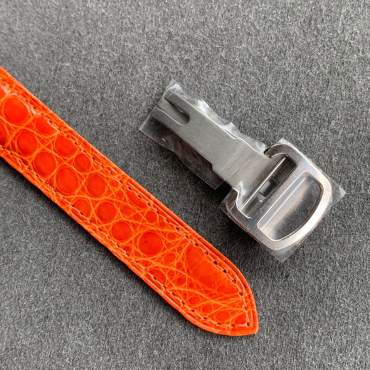 zui高版本 卡地亚TANK坦克系列 新款银色 原装折叠扣 美洲鳄鱼皮 瑞士朗达石英机芯。 商品图5