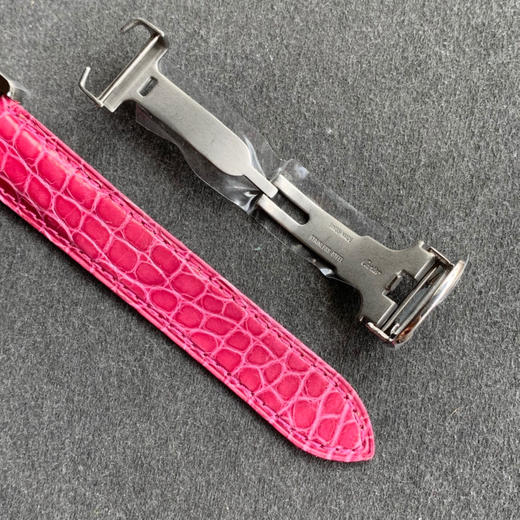 zui高版本 卡地亚TANK坦克系列 新款银色 原装折叠扣 美洲鳄鱼皮 瑞士朗达石英机芯。 商品图6