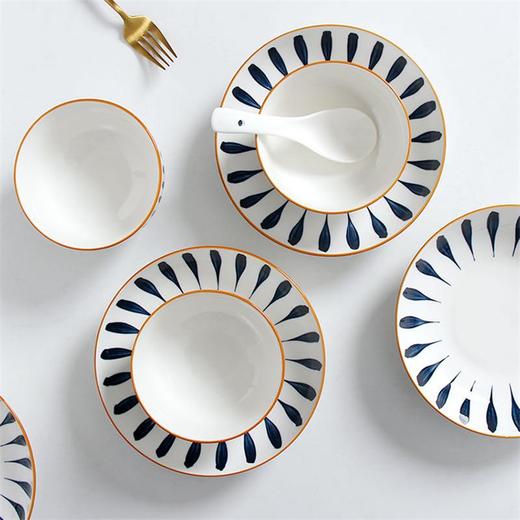 Halfcook | 黑边16件套 日式和风釉下彩千叶草 餐具套装 商品图0