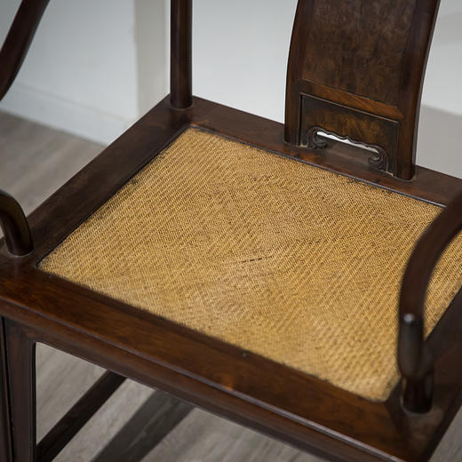 清代 红木镶瘿木三攒靠背南官帽椅（两椅一几） 商品图3