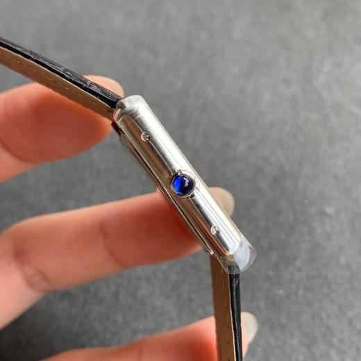 zui高版本 卡地亚TANK坦克系列 新款银色 原装折叠扣 美洲鳄鱼皮 瑞士朗达石英机芯。 商品图3