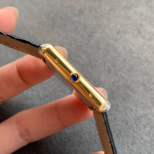 zui高版本 卡地亚TANK坦克系列 黄金壳 复古扣 美洲鳄鱼皮 瑞士朗达石英机芯。 商品图3