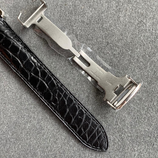 zui高版本 卡地亚TANK坦克系列 新款银色 原装折叠扣 美洲鳄鱼皮 瑞士朗达石英机芯。 商品图6