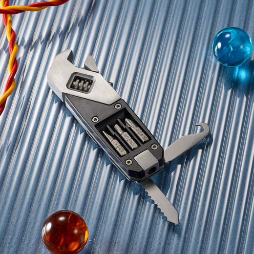 瑞士科技SWISS+TECH 创意多功能扳手小工具便携随身日用多用扳手 商品图1