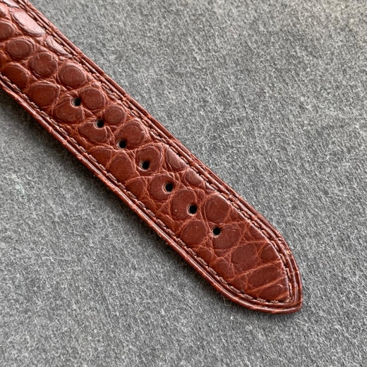 zui高版本 卡地亚TANK坦克系列 玫金壳 复古扣 美洲鳄鱼皮 瑞士朗达石英机芯。 商品图6