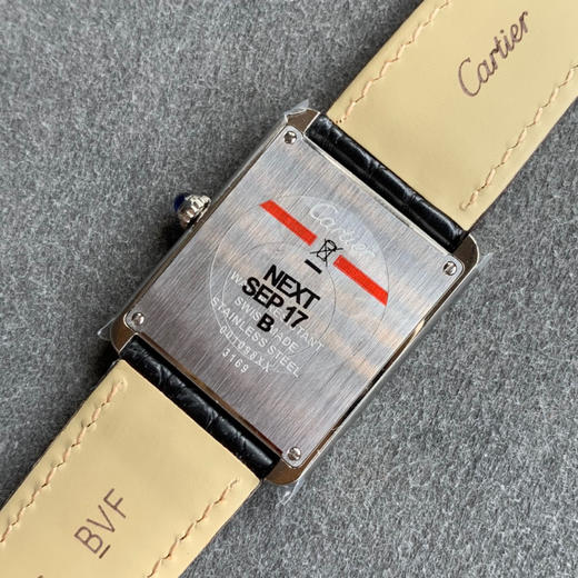 zui高版本 卡地亚TANK坦克系列 新款银色 原装折叠扣 美洲鳄鱼皮 瑞士朗达石英机芯。 商品图7