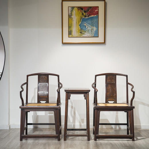 清代 红木镶瘿木三攒靠背南官帽椅（两椅一几） 商品图0