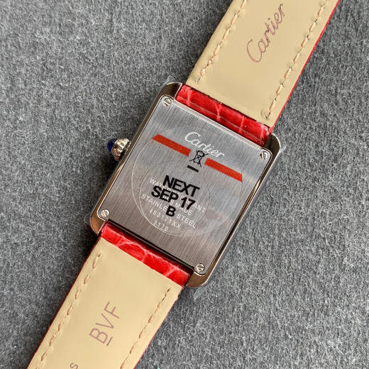 zui高版本 卡地亚TANK坦克系列 新款银色 原装折叠扣 美洲鳄鱼皮 瑞士朗达石英机芯。 商品图7