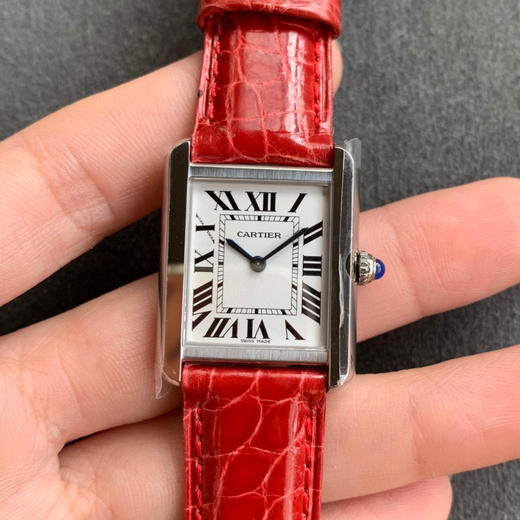 zui高版本 卡地亚TANK坦克系列 新款银色 原装折叠扣 美洲鳄鱼皮 瑞士朗达石英机芯。 商品图0