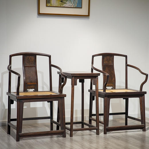 清代 红木镶瘿木三攒靠背南官帽椅（两椅一几） 商品图1