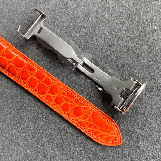 zui高版本 卡地亚TANK坦克系列 新款银色 原装折叠扣 美洲鳄鱼皮 瑞士朗达石英机芯。 商品图6