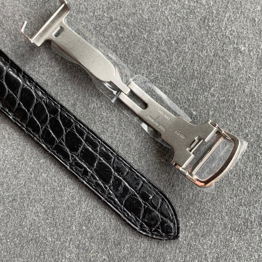 zui高版本 卡地亚TANK坦克系列 新款银色 原装折叠扣 美洲鳄鱼皮 瑞士朗达石英机芯。 商品图6