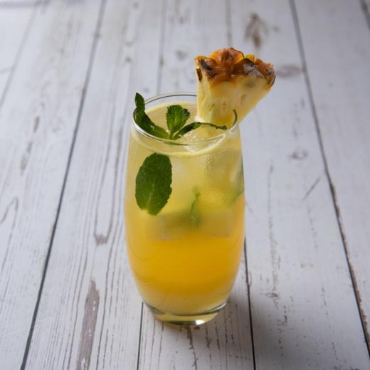 龙井凤梨茉莉冰茶 Fresh Pineapple Longjing Tea 商品图0