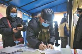  数字时代“掉队”的老年人 