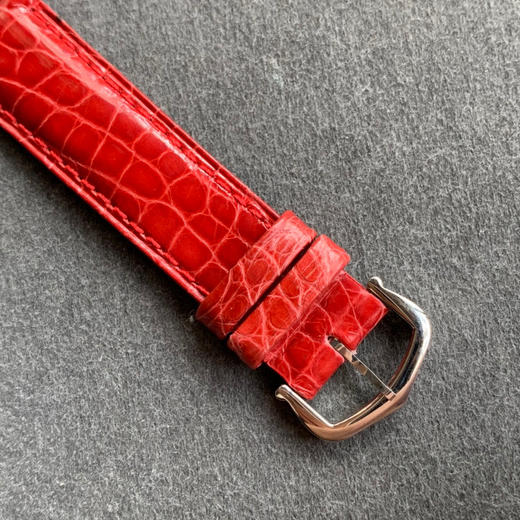 zui高版本 卡地亚TANK坦克系列 新款银色 原装折叠扣 美洲鳄鱼皮 瑞士朗达石英机芯。 商品图5