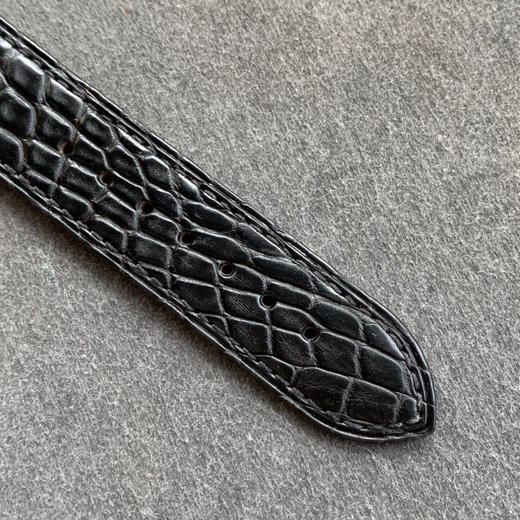 zui高版本 卡地亚TANK坦克系列 黄金壳 复古扣 美洲鳄鱼皮 瑞士朗达石英机芯。 商品图6