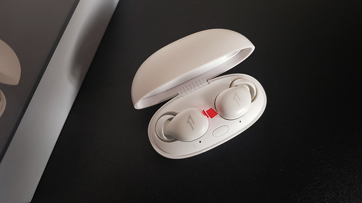 舒适佩戴体验,助你轻松入眠:1MORE ComfoBudsZ