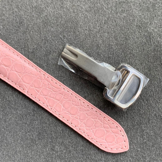 zui高版本 卡地亚TANK坦克系列 新款银色 原装折叠扣 美洲鳄鱼皮 瑞士朗达石英机芯。 商品图5