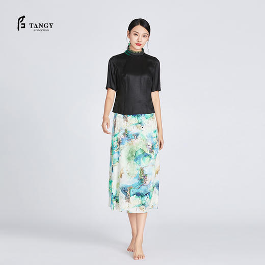 TANGY Collection/天意精品春夏新品莨愈系列素绉缎莨绣花钉珠上衣 商品图1