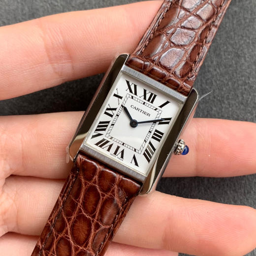 zui高版本 卡地亚TANK坦克系列 新款银色 原装折叠扣 美洲鳄鱼皮 瑞士朗达石英机芯。 商品图2