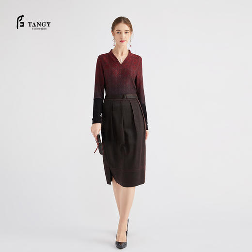 TANGY Collection/天意精品秋冬新品V领印花人棉针织休闲T恤 商品图0