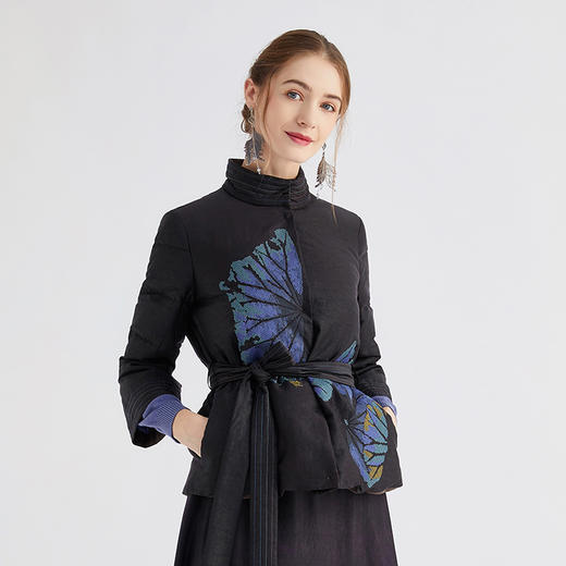 TANGY Collection/天意精品秋冬新品暮禅系列莨绸印花羽绒服 商品图3