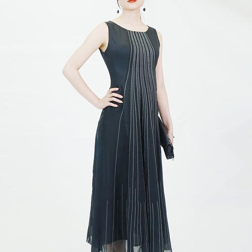 TANGY Collection/天意精品春系列莨绸线迹钉珠礼服裙 商品图4