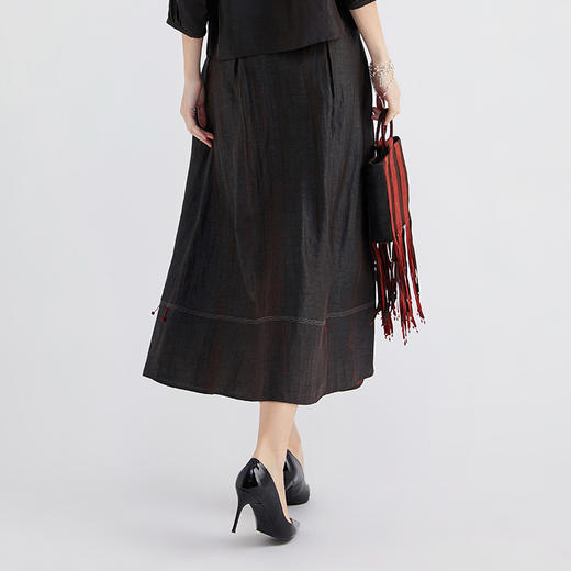 TANGY Collection/天意精品春秋新品芦野系列莨绸中国钮流苏半裙 商品图2