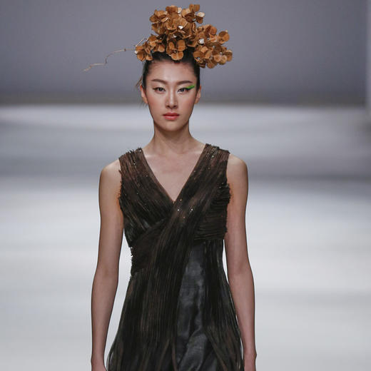 TANGY Collection/天意精品走秀款禾雀花系列流苏片珠柯纱礼服裙 商品图1