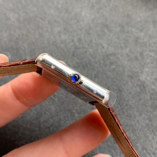 zui高版本 卡地亚TANK坦克系列 新款银色 原装折叠扣 美洲鳄鱼皮 瑞士朗达石英机芯。 商品图3