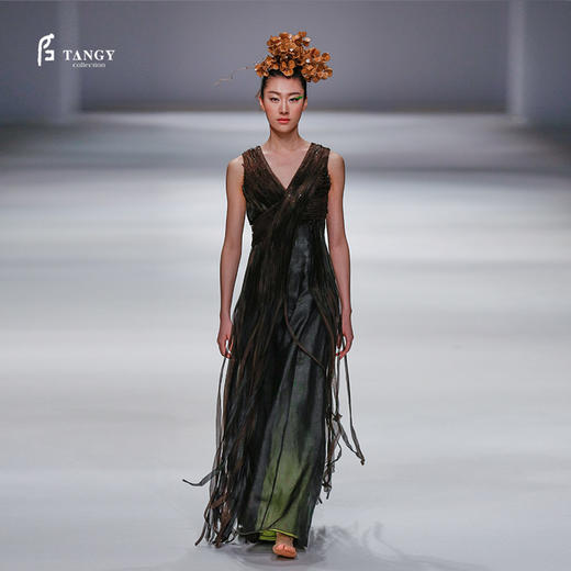 TANGY Collection/天意精品走秀款禾雀花系列流苏片珠柯纱礼服裙 商品图0