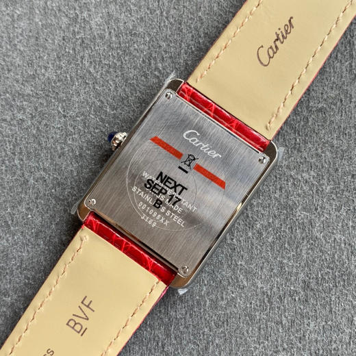 zui高版本 卡地亚TANK坦克系列 新款银色 原装折叠扣 美洲鳄鱼皮 瑞士朗达石英机芯。 商品图7