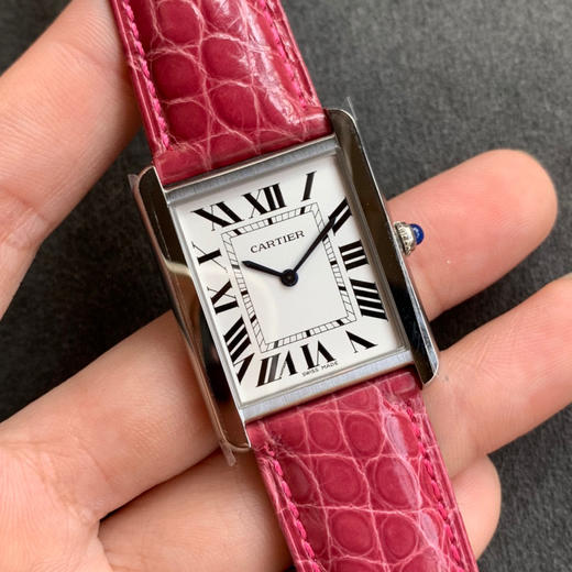 zui高版本 卡地亚TANK坦克系列 新款银色 原装折叠扣 美洲鳄鱼皮 瑞士朗达石英机芯。 商品图1
