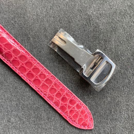 zui高版本 卡地亚TANK坦克系列 新款银色 原装折叠扣 美洲鳄鱼皮 瑞士朗达石英机芯。 商品图5