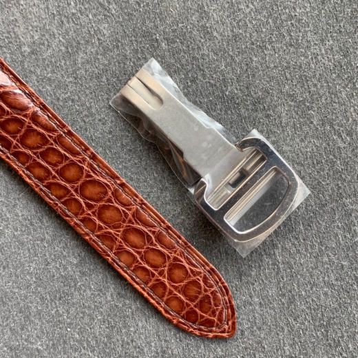 zui高版本 卡地亚TANK坦克系列 新款银色 原装折叠扣 美洲鳄鱼皮 瑞士朗达石英机芯。 商品图5