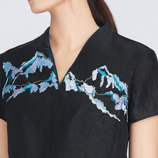 TANGY/天意雪傍系列莨绸绣花收腰上衣 商品图1