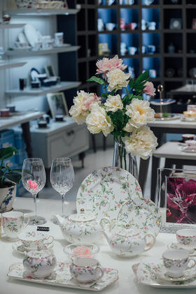 &nbsp;Royal Doulton | 种草！英国皇室专用陶瓷餐具！