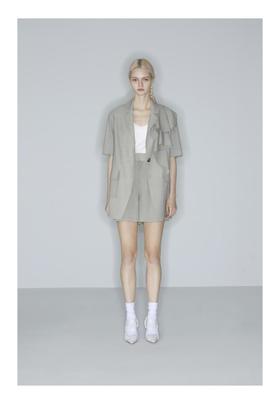 单肩花边一粒扣西服