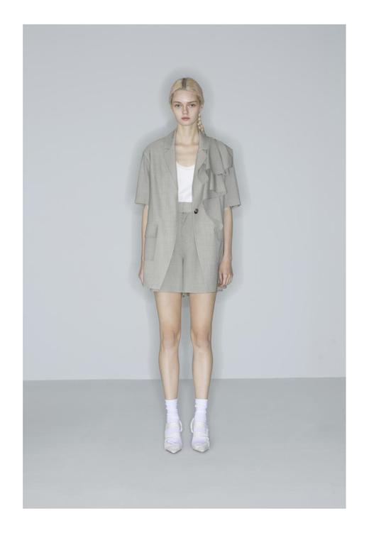 单肩花边一粒扣西服 商品图0