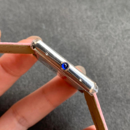 zui高版本 卡地亚TANK坦克系列 新款银色 原装折叠扣 美洲鳄鱼皮 瑞士朗达石英机芯。 商品图3